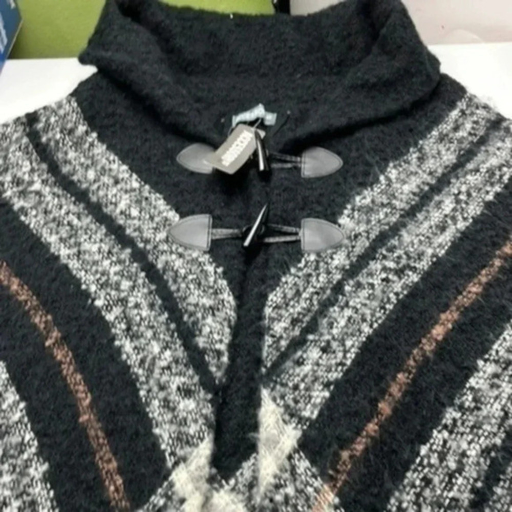 - Accessory  ST. Ladies  sweater poncho one size